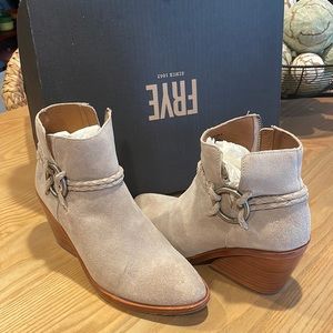 Beautiful original Frye Serena Braided harness boots excellent condition
